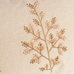 Almohada bordada BELLE con flores 30x50cm