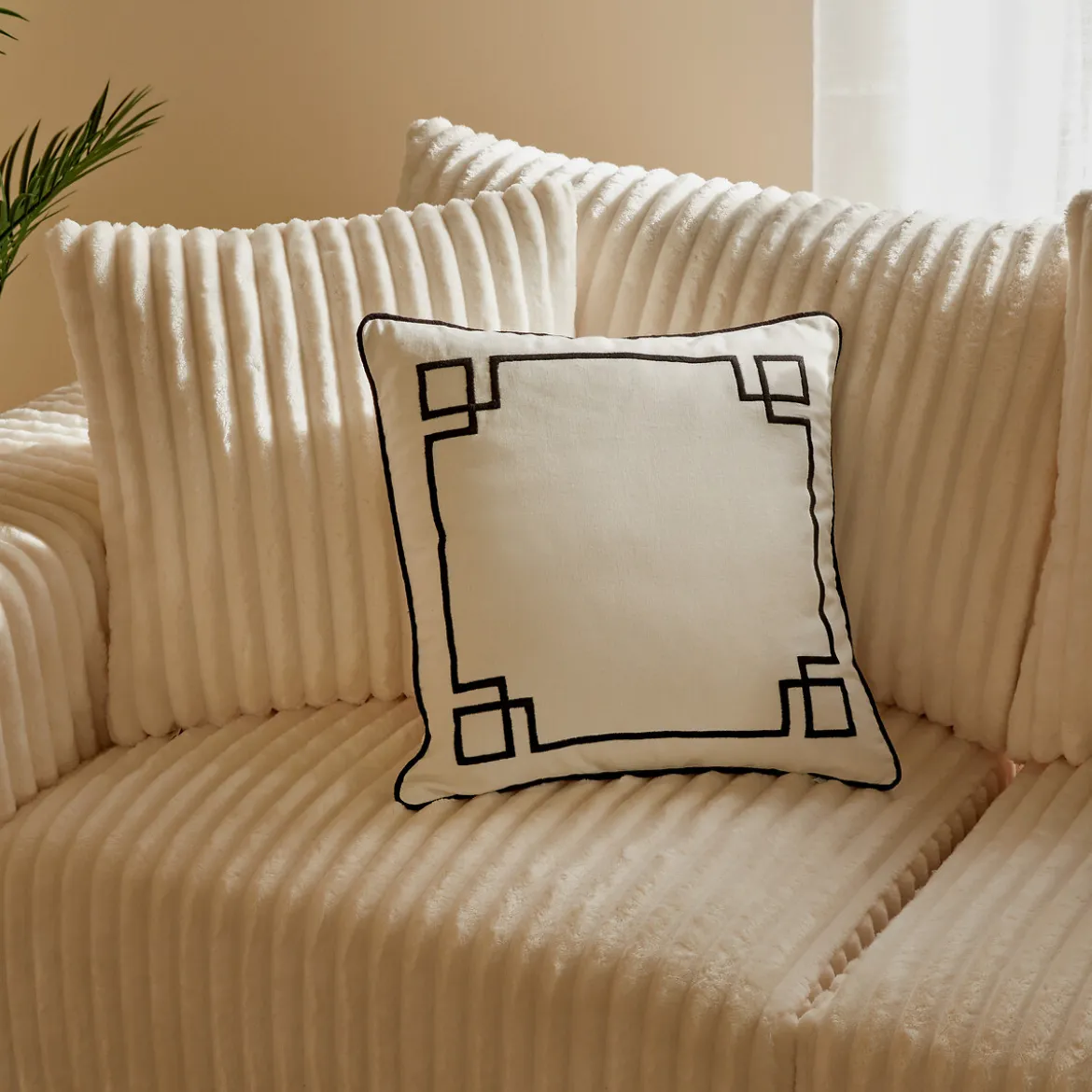 Almohada bordada THE PALM RESORT blanco 40x40cm