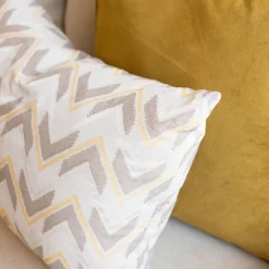 Almohada VIBES amarillo y beige 45x60cm