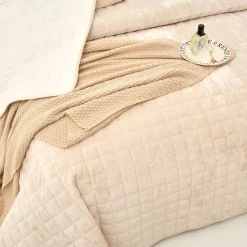 Edredón ORLANDO beige de terciopelo 240x260cm