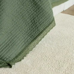 Edredón verde con volante de encaje 220x240cm