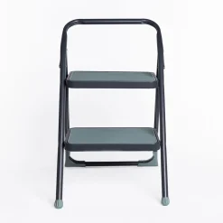 Escalera gris de metal con 2 peldaños