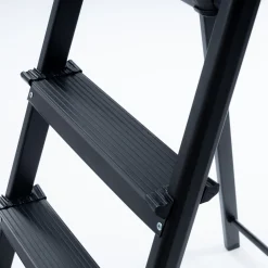 Escalera Negra Con 4 Gradas