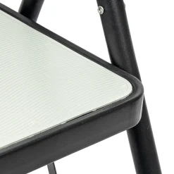 Escalera Negra Con 2 Peldaños De Metal