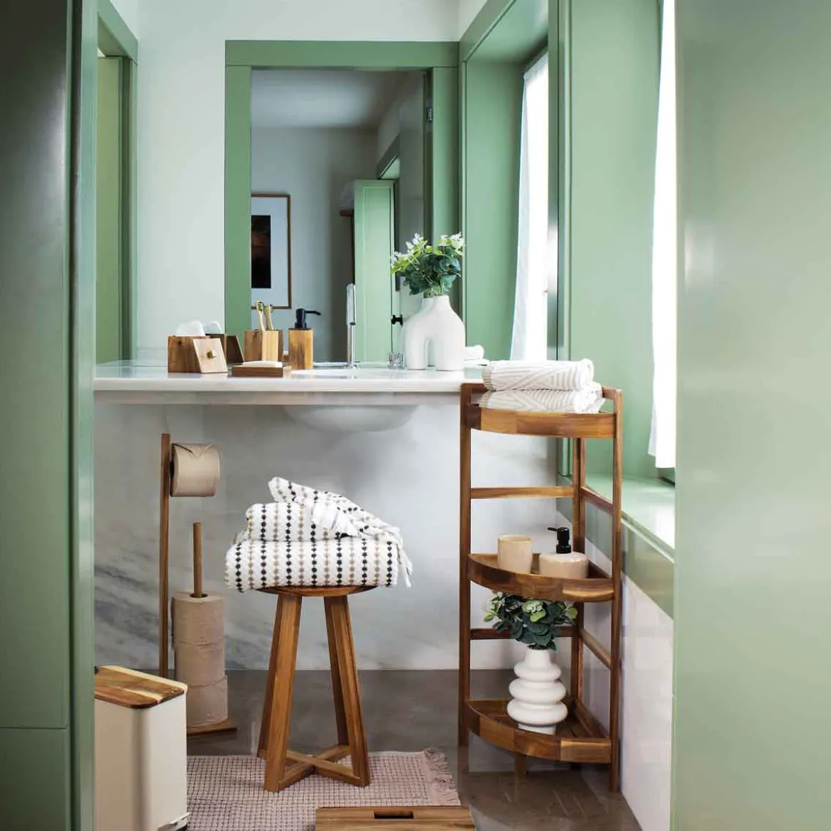 Mueble esquinero de baño con 3 estantes