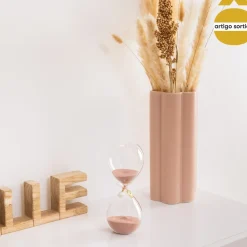 Reloj de arena de vidrio decorado