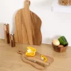 Tabla de cortar beige de madera de acacia