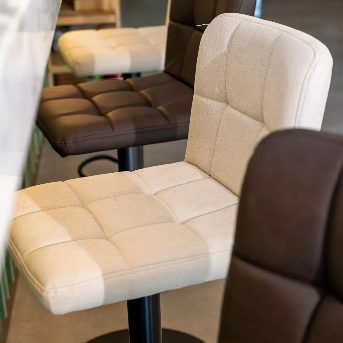 Taburete de bar DELEK ajustable beige