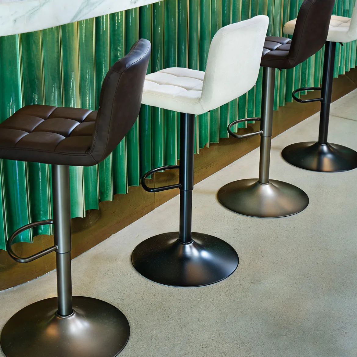 Taburete de bar DELEK ajustable gris